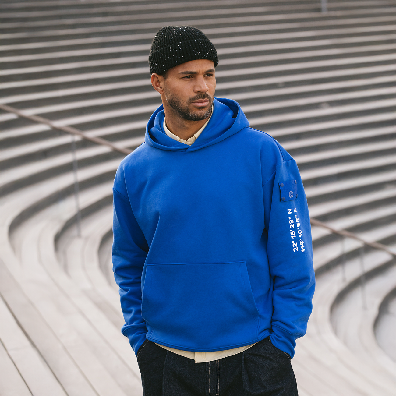 Our male model is 183cm tall. He's wearing the hoodie in size XXL here - for a loose fit.