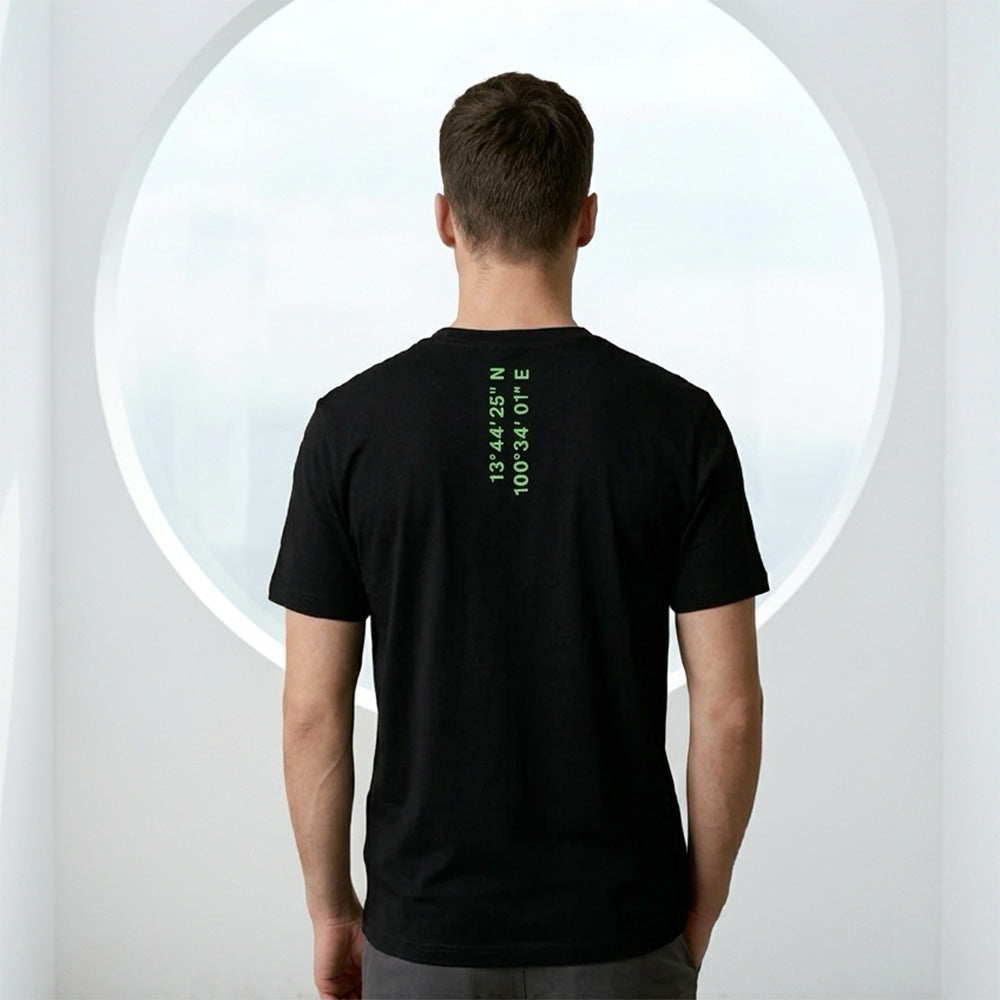 Our male model is 178cm tall. He’s wearing the shirt in size L here – for a perfect fit.