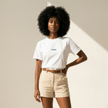 Our female model is 170cm tall. She’s wearing the shirt in size L here – for a perfect fit.